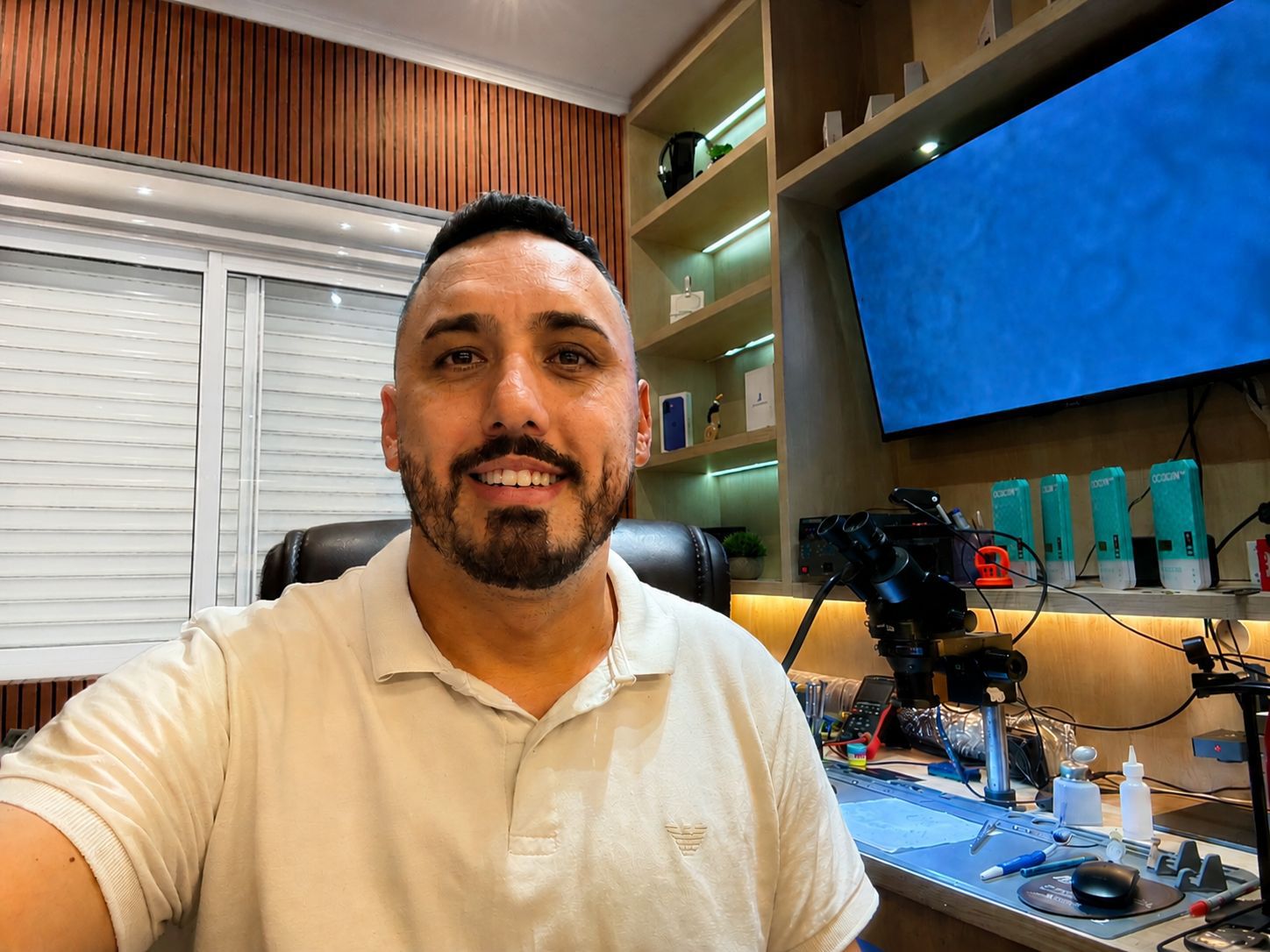 Wagner Ricardo, professor do curso, em sua bancada